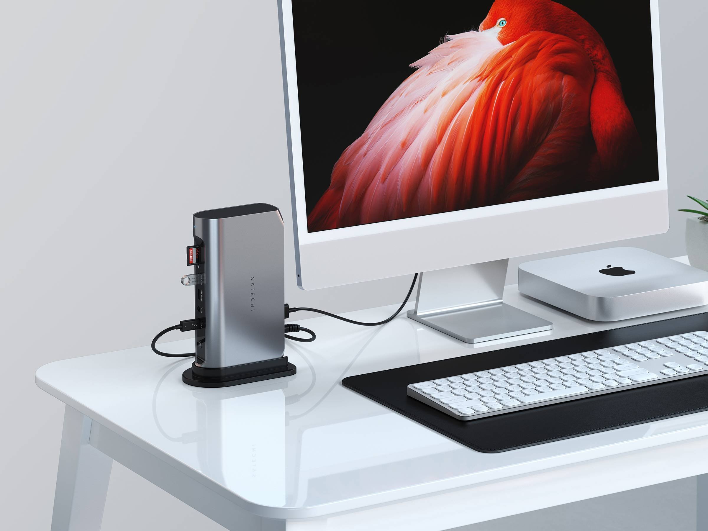 thunderbolt-4-pro-dock-wallpaper-lifestyle